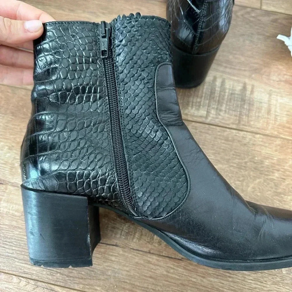 Andre Assous Miranda Black Snake Leather Block Heel Bootie 7 - Picture 5 of 6